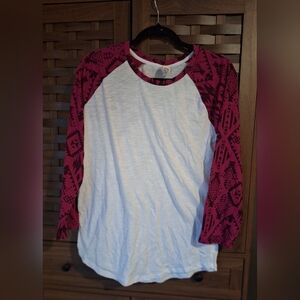 Pink Victorias Secret. Women's‎ White and Pink Patterned Raglan Top Large